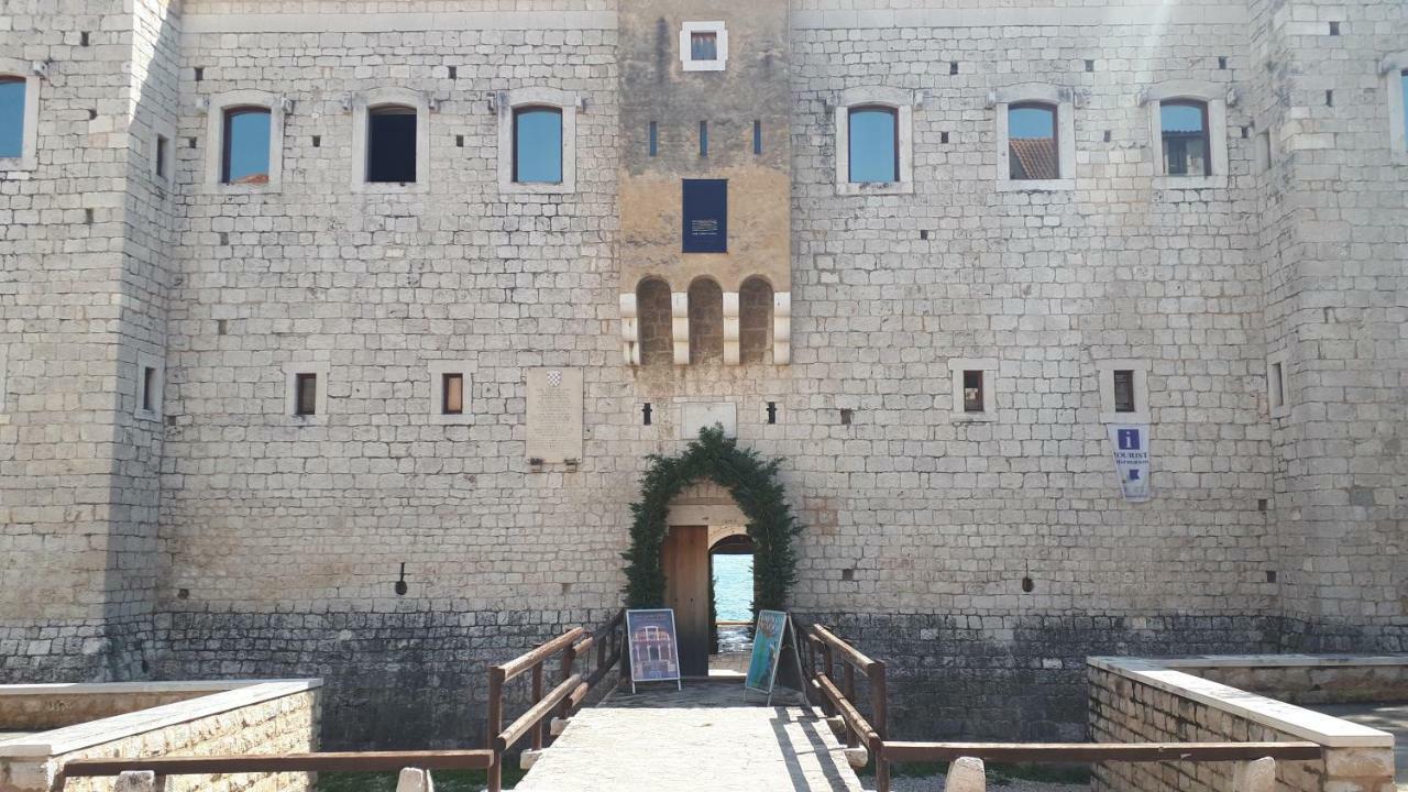 Large Apartment Between Split And Trogir Kastela Ngoại thất bức ảnh